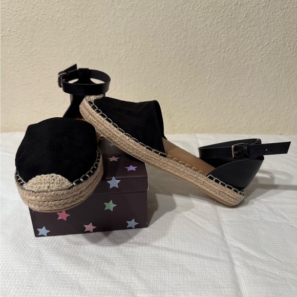 Old Navy Black and Tan Espadrille Sandals - Picture 11 of 14